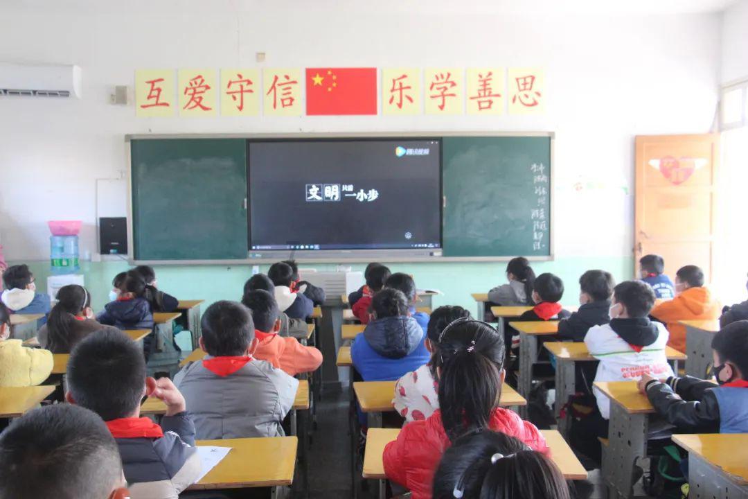 雾芯科技盘中异动 早盘大幅拉升5.06%
