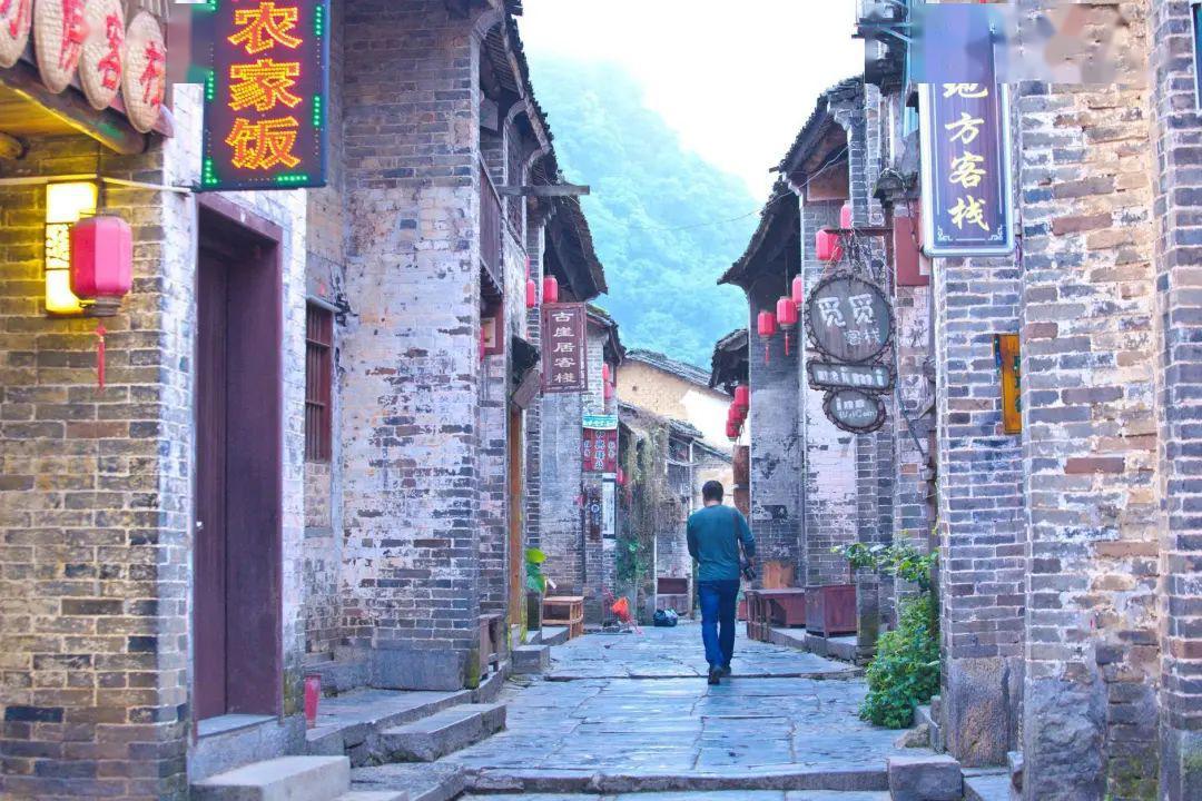 讲一讲，历史上速度最快的足球明星是谁？